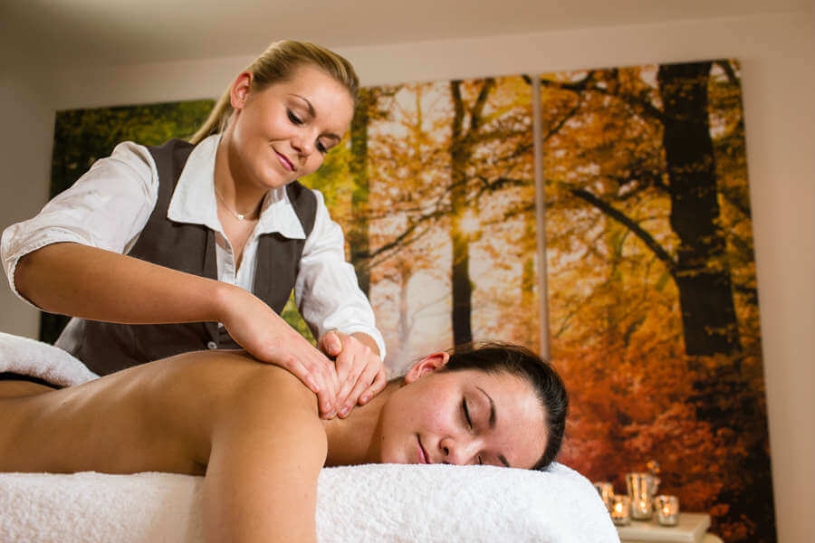Lichaams-massage-Men-and-Womens-Care-Nijmegen Rug en Nekmassage